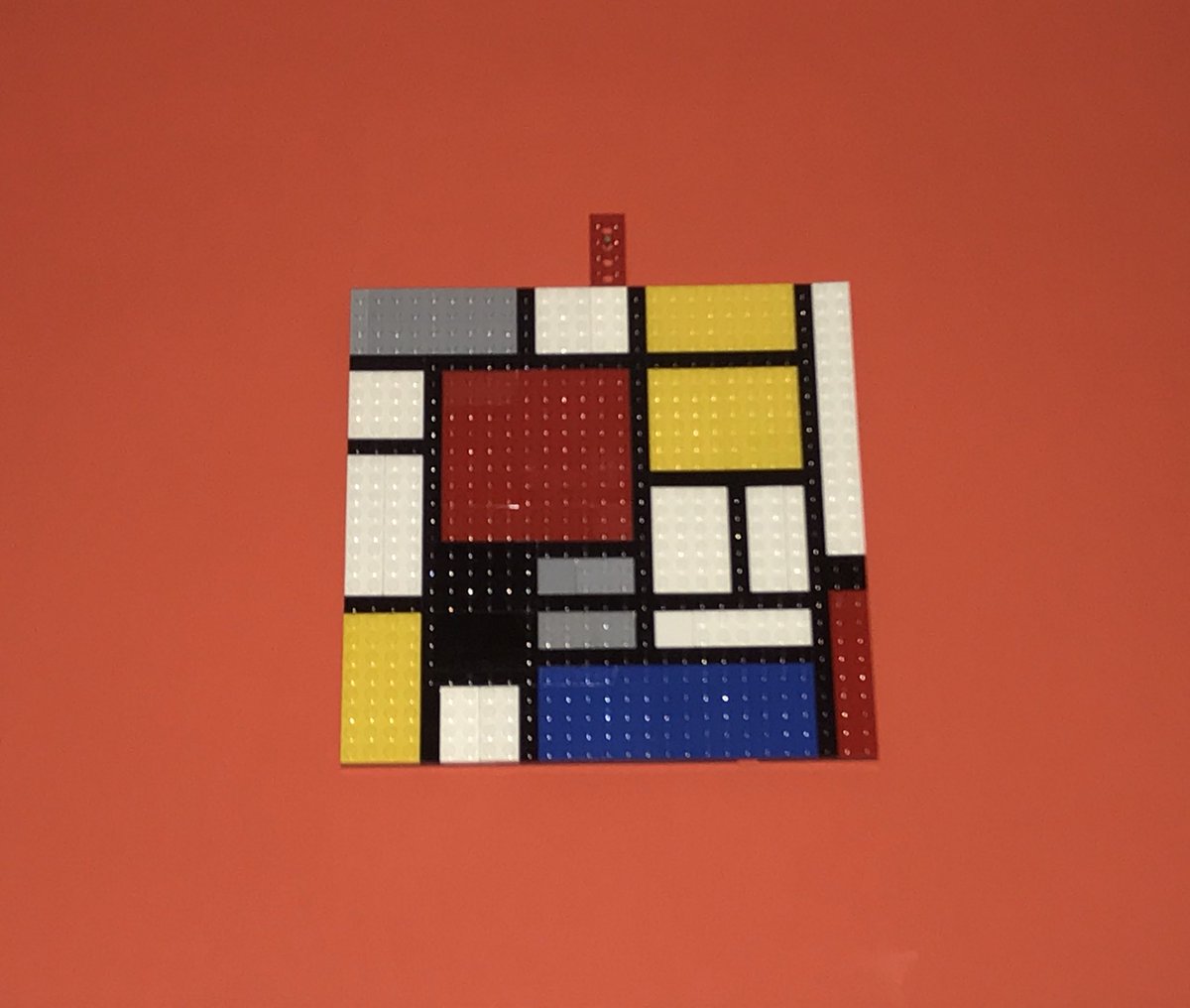 ValentinaF00's tweet photo. Ho fatto un quadro di mattoncini #Lego ispirato a #Mondrian 30x30 e l’ho pure appeso #riciclaggio #giochidarte https://t.co/QTzCHUm1RK