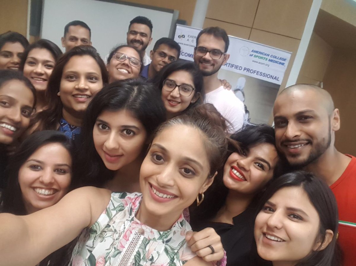 KSKadakia's tweet photo. Super proud of each of you! Congratulations to you all on the successful completion of the sports nutrition program. #ExcerciseScienceAcademy
#Certified #AmericanCollegeOfSporstMedicine #ACSM #Achievers #AllSmiles https://t.co/7KSWZKw2tV