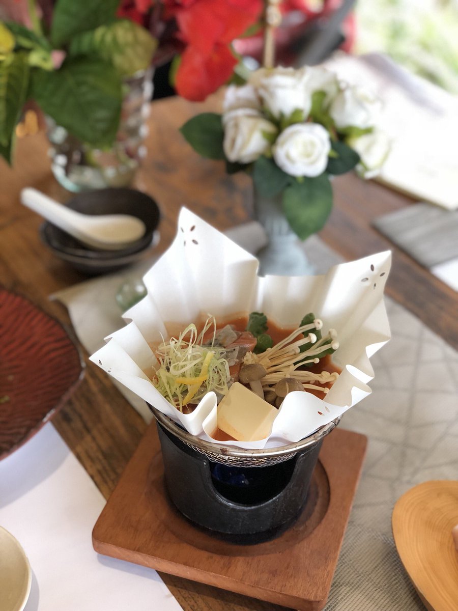 SenayanGolf's tweet photo. Your perfect weekend date with your loved ones, Takumi Salmon Nabe. #Takumi #TheMAJSenayan #JapaneseResto https://t.co/tfRKMe263g