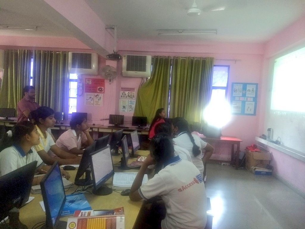 joshiisrocking's tweet photo. @People_TCS @TataCompanies @prerna1407 TCSers at Lucknow spent the weekend by honing the creative, technical and inter-personal skills of Prerna Girls.
#TCSEmpowers https://t.co/cNcEquZRlq
