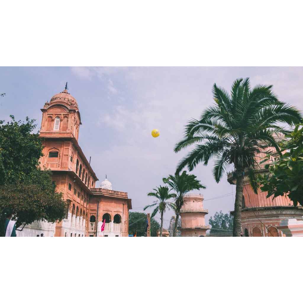 rupal_hs's tweet photo. Saras Mela 2018
#SheeshMehal #Patiala #ShotoniPhone https://t.co/TWDH6Qb6Wx