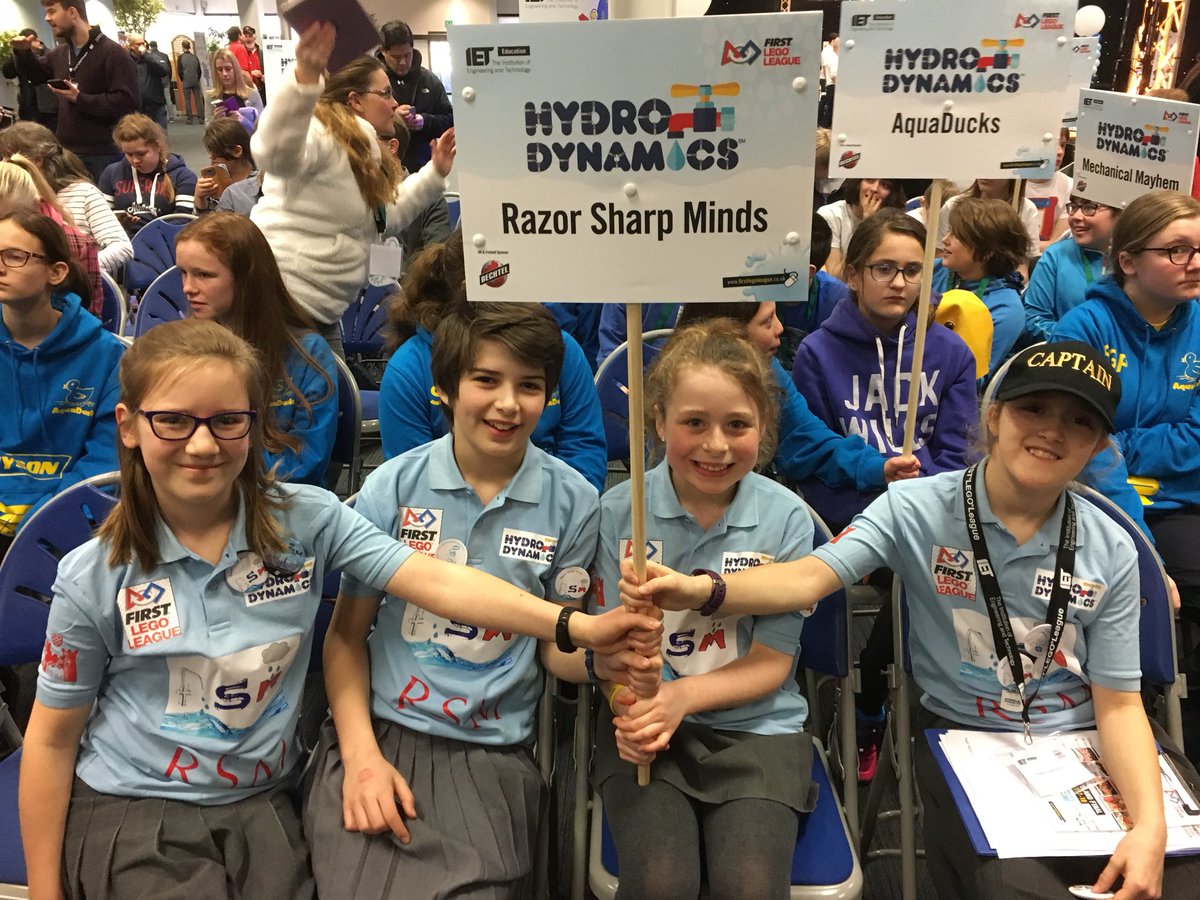 RSMPrepSchool's tweet photo. Time for the opening ceremony #razorsharpminds #dynamicdreamteam #FIRSTLEGOLeague https://t.co/0h6JzIhrr0