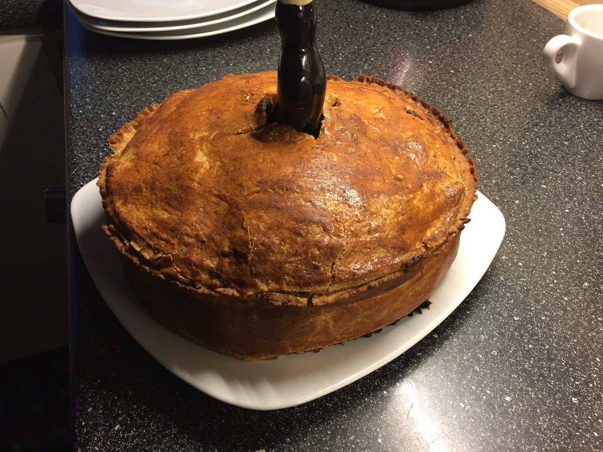 fatbellybloke's tweet image. thursday was #pienight.This wks was a #multilayered #coldpie,those ones you buy a slice of at the #deli counter.8&quot;dia 4&quot;deep #ham #chicken and a ham/chicken mince mixed with #onion #apricot #cranberry and #pistachio with a #homemade #hotwater #crustpastry #freshingredients