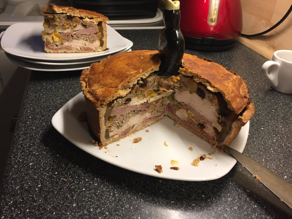 fatbellybloke's tweet image. thursday was #pienight.This wks was a #multilayered #coldpie,those ones you buy a slice of at the #deli counter.8&quot;dia 4&quot;deep #ham #chicken and a ham/chicken mince mixed with #onion #apricot #cranberry and #pistachio with a #homemade #hotwater #crustpastry #freshingredients