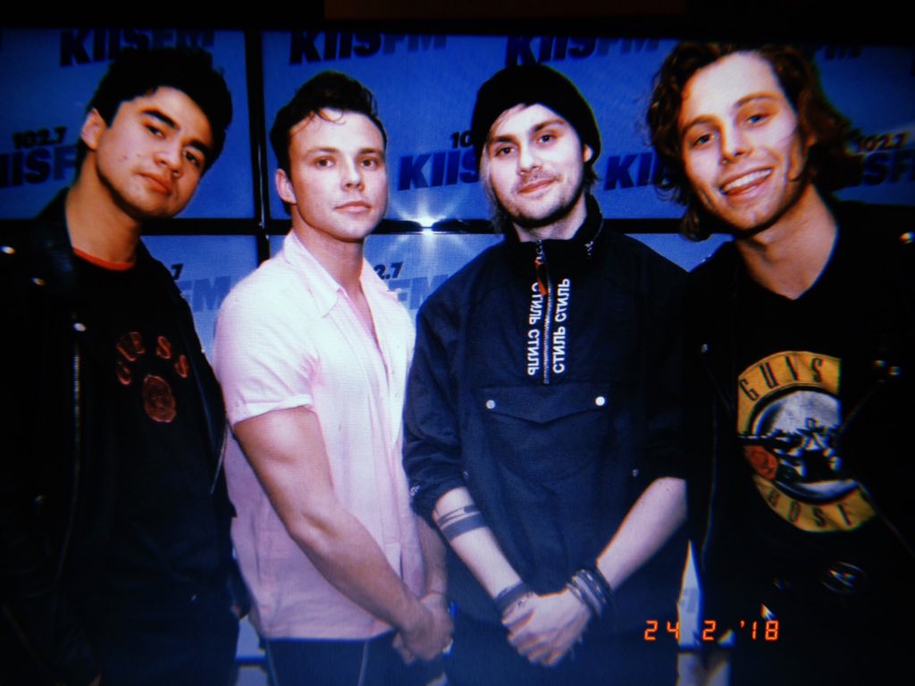 adorableluek's tweet photo. THEY ALL LOOK GREAT I LOVE THEM SO MUCH โบ๏ธ๐โค๏ธโค๏ธโจ #5SOSISBACK https://t.co/6mDnPYZFCp