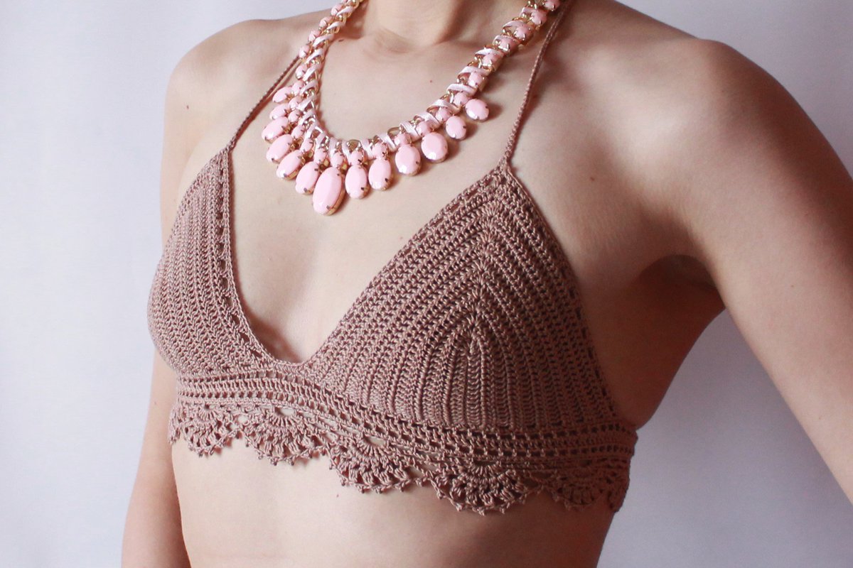 https://www.etsy.com/listing/574807138/pdf-pattern-for-crochet-bikini-top. 