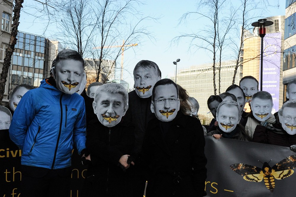 SaveSeabirds's tweet photo. BREAK 'THE SILENCE OF THE LEADERS': as European leaders assembled in Brussels to debate #EUbudget on Friday, BirdLife led 133 NGOs in demo to demand more money for nature. Read our press release: https://t.co/p4NqqGEdJx #EUCO #NatureAlert #FutureofEurope https://t.co/Nuh8FwL4Y9