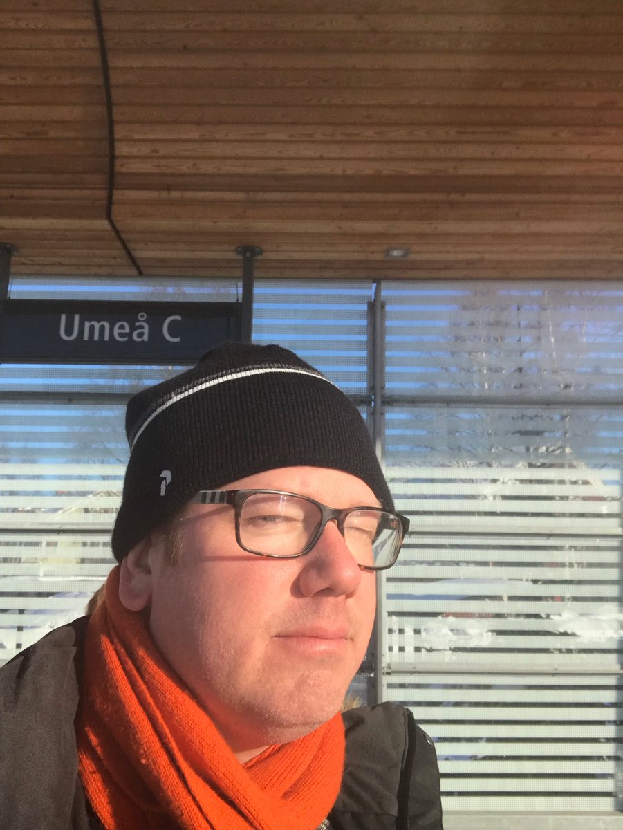 PeterHovlund's tweet photo. Lämnar nu ett kallt och soligt UMEÅ. Ett dygn med förbundsstyrelsemöte och besök på Umefolk #bilda #minus22 @umefolk https://t.co/iSVVIEWnBF