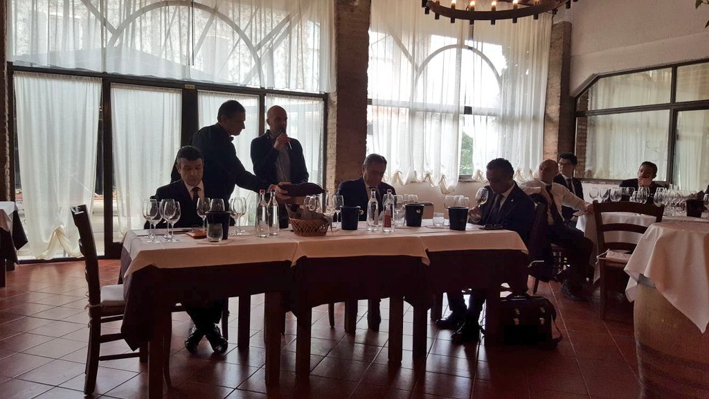 Degustatori <a href="/AisLombardia/">AIS Lombardia</a> a Selva Capuzza. Giornata di formazione sul Lugana! #AISMilano