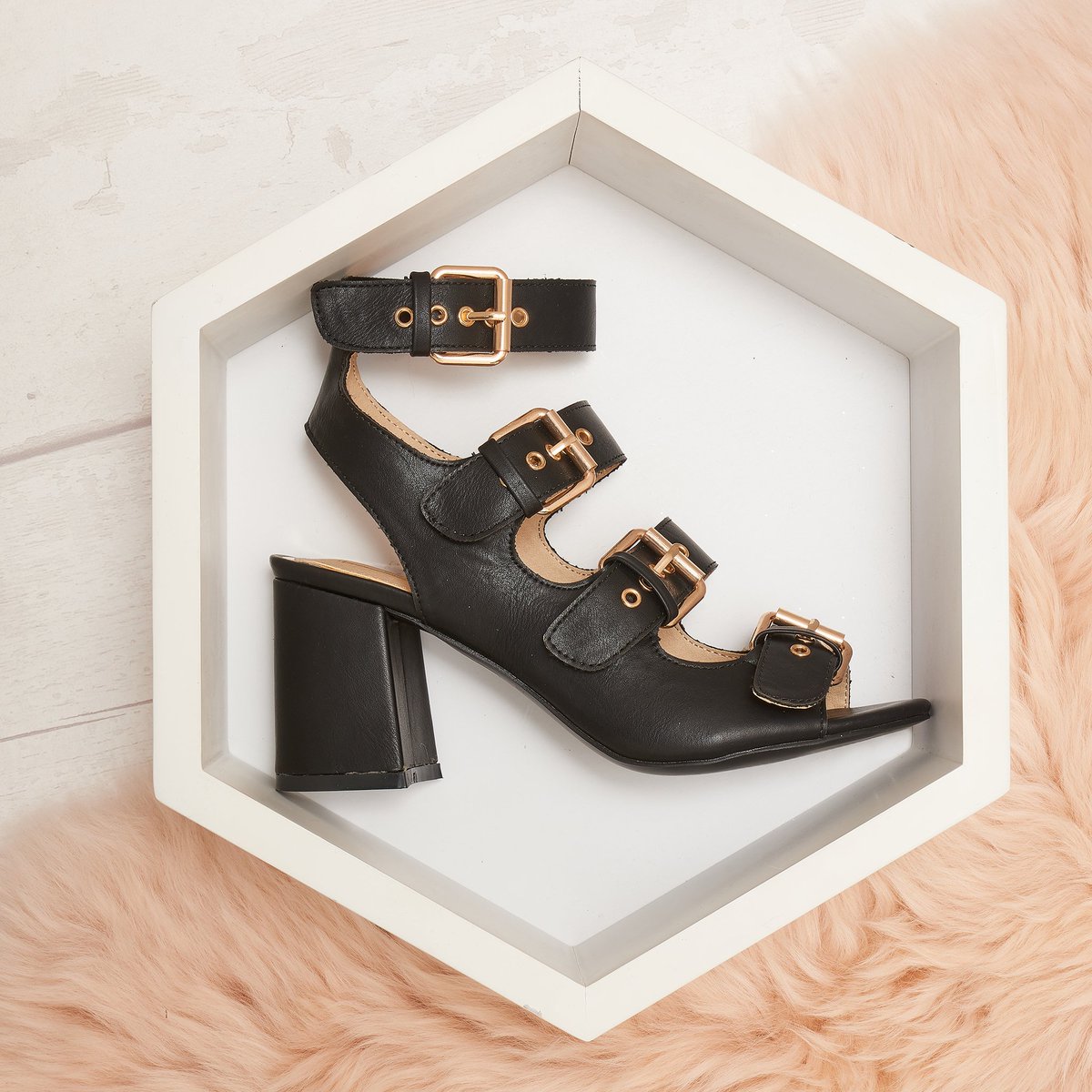 OfficialTruffle's tweet photo. BUCKLE UP, HONEY!

SHOP KIANA £29.99 
https://t.co/z9PLMwOsIy https://t.co/h4VN3YRSWo