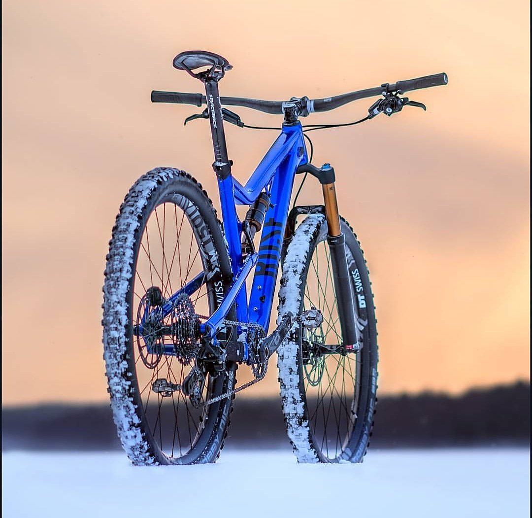 ROSEBikesES's tweet photo. Fin de semana de bici, fin de semana de ROOT MILLER π΅π¨πππΌA disfrutar del sendero πππΌβπΌ! https://t.co/WPfMBOFs13 ππ #RoseBikesEspaΓ±a #cycleyourway #rosebikes #mtb #mtbike #mountainbike #bike #bicicleta #travelbike #roadbike #entrenamiento #tiendaonline https://t.co/Kzy8bF6Ws7