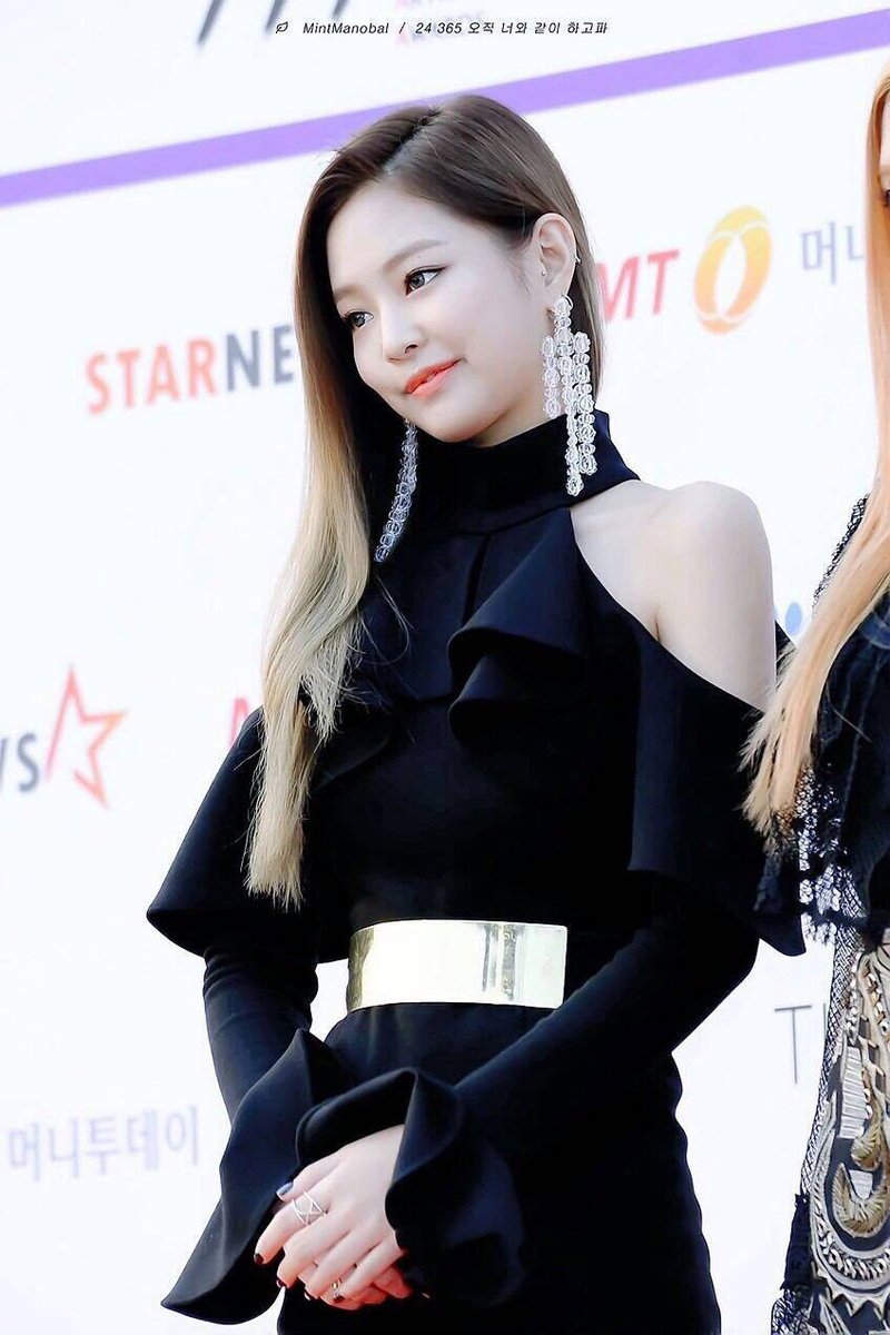 ｾｲｶﾏﾉﾊﾞﾝ على تويتر うちのキムジェニは世界一黒が似合う女性と言っても過言ではない