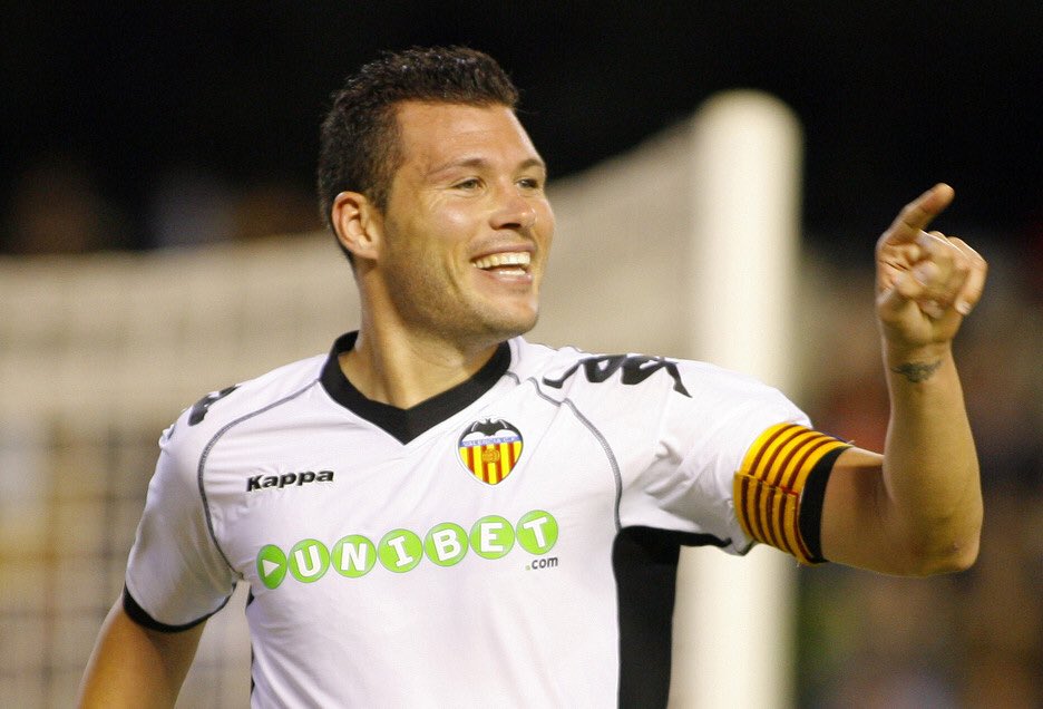 David Navarro (@dnavarro_4) on Twitter photo Mañana seré homenajeado por el <a href="/valenciacf/">Valencia CF</a> en #Mestalla por mi carrera futbolística. Mañana seré homenajeado por el <a href="/valenciacf/">Valencia CF</a> en #Mestalla por mi carrera futbolística.