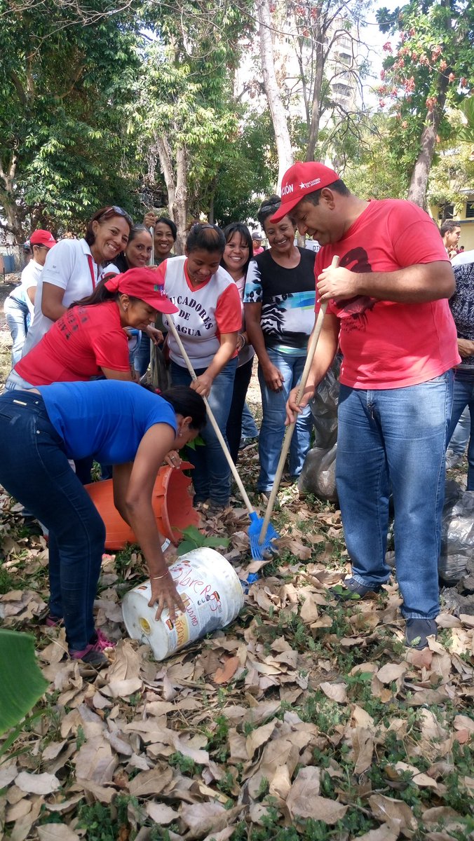 leoalvacabrera's tweet photo. #24Feb #DefensaMultidimensional Nos encontramos en la UEN Talento Deportivo Saúl Albano Moreno #Aragua en la II Jornada de Mantenimiento Preventivo y Trabajo Voluntario #EstaEsMiEscuela #IndependenciaoNada @NicolasMaduro @JauaMiranda @RMarcoTorres @malemilanoc @eugeniapinero https://t.co/UNsOlpv9ts