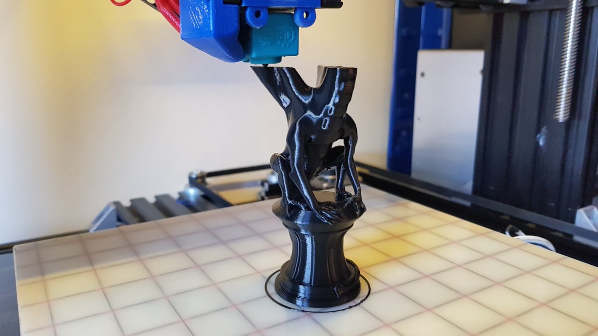 GeckoBox_3D's tweet image. Been meaning to print this for AGES. Fantastic model, scales well and prints like a dream. Printed in nGen @ColorFabb 200 microns, no cooling. Printed with @Flex3Drive PrintBite, @E3DOnline hotend with 0.4nozzle and model rights are of course @loubie_3D. #dragons #3dprinting