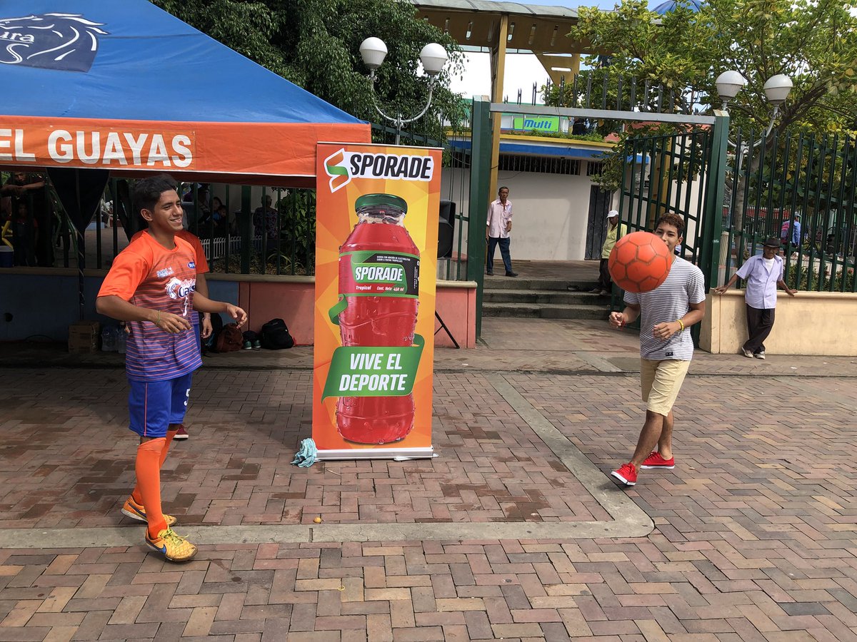 alex_cevallos2's tweet photo. El público es partícipe de esta gran fiesta de #Freestyle2018 @PrefecturGuayas @jimmyjairala @SporadeOficial @refrescobigcola https://t.co/OpryGAvb6w