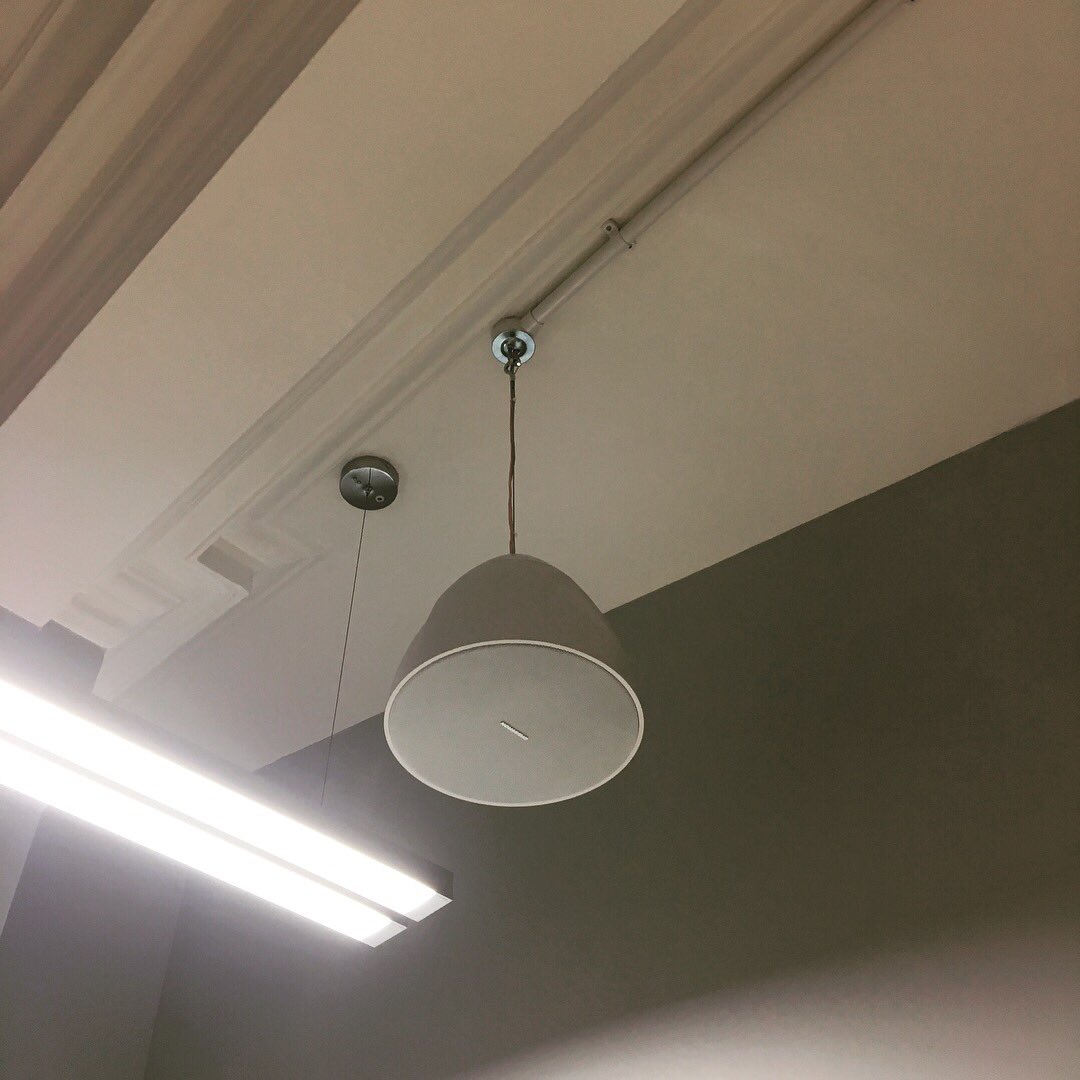 BoomspaceLondon's tweet image. New demo London office speakers! @Crestron #audiovisuallondon #audiovisualdesign #meetingrooms #audioconferencing #videoconferencing #boomspacelondon #crestronspeakers