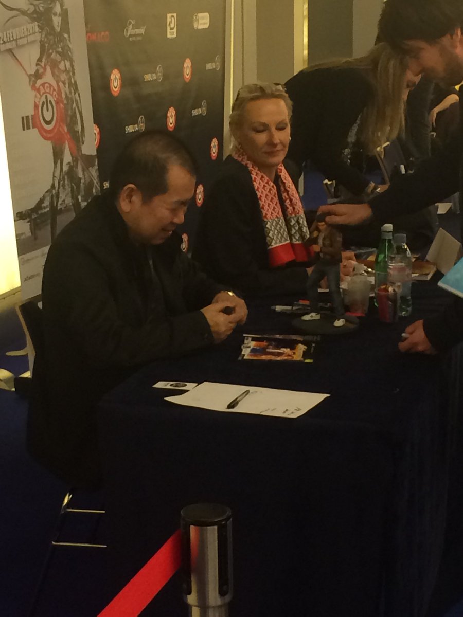 JuanTheWiz's tweet image. He’s signing autographs while I’ve been in mystical adoration for 10 minutes #Shenmue3 #MAGIC2018