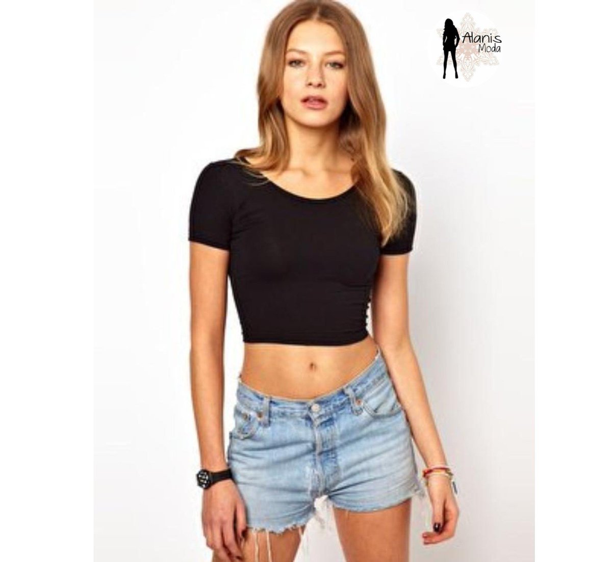 Los #CropTops siguen vigentes. Son ideales para lucir con una #falda de cintura alta, #pantalones ajustados, o con #shorts, si vas de paseo a la playa

Búscalos en nuestra tienda. Para mas información también puedes contactarnos vía DM
#alanismoda #moda #venezuelamoda