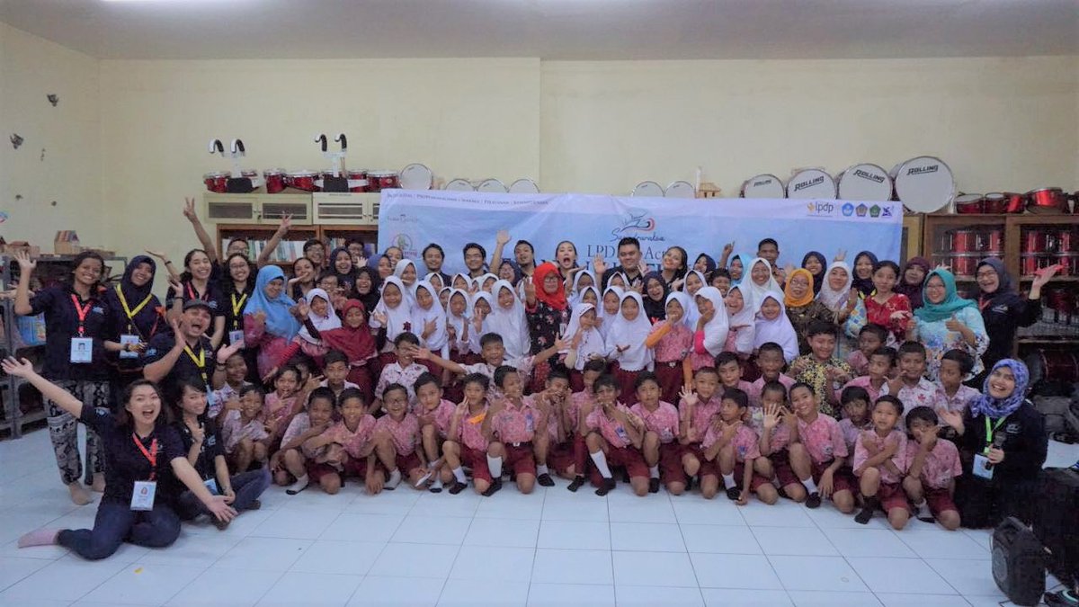 pk122lpdp's tweet photo. 10. Harapan terbesar #PK122 #Samudraraksa di kegiatan #LPDPinAction ini ialah berbagi, sesuai dengan slogan angkatan, yaitu "Sompe, Makaresso, Pasakaiyyang!" yang berarti "Merantau, Kerja Keras, Pulang dan berbagi!" @LPDP_RI #LPDPinAction #beasiswalpdp #IndonesiaAkuPastiMengabdi https://t.co/wkxfGCrPCi