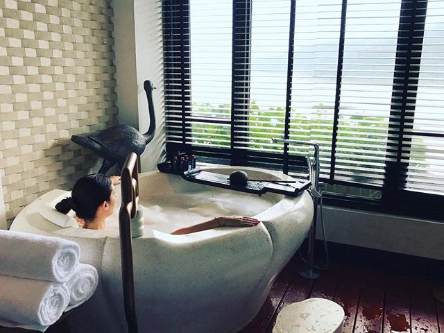 wastewin7's tweet photo. Mood… #TakeMeBackToParadise #IntercontinentalDaNang #DreamDreamDream #TakeMeBack #BestViewsEver #ABMHappyLife #ABMlifeIsBeautiful #LiveTheLittleThings #EnjoyTheMoment #PursueHappiness #rsLove #PhotoOfTheDay #NothingIsOrdinary https://t.co/PJyf2bpfZd https://t.co/mQi7ALSUQW