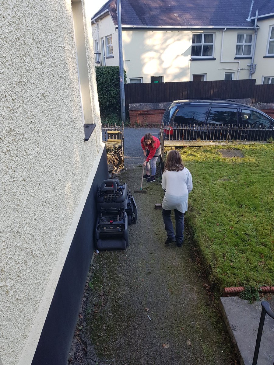 jamieroll75's tweet photo. I knew kids were good for something #workthemhard #parenting #doitright https://t.co/OIQKA7KWJ5