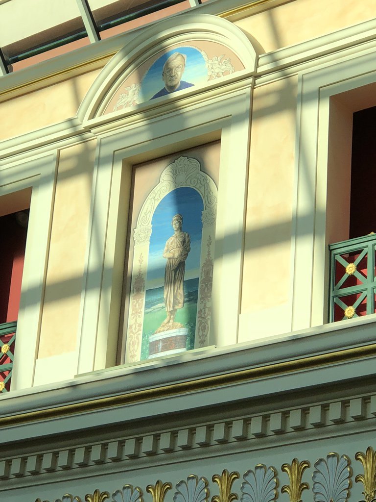 They couldn’t fit sculptures up here, so they painted them on instead  #NinjiAtTheTC