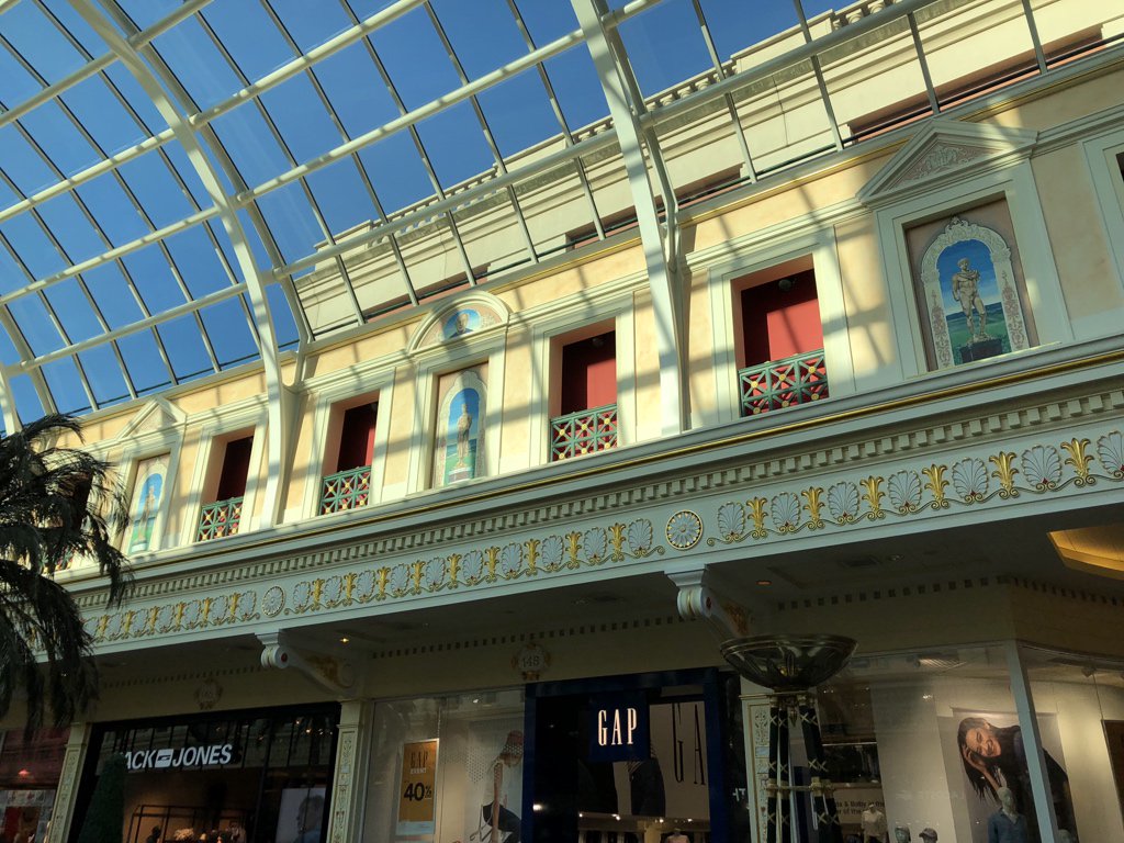 They couldn’t fit sculptures up here, so they painted them on instead  #NinjiAtTheTC