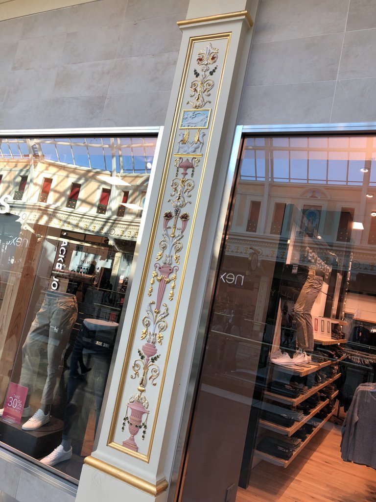 No surface is left without some sort of ornate pattern, not even the columns between the Debenhams windows  #NinjiAtTheTC