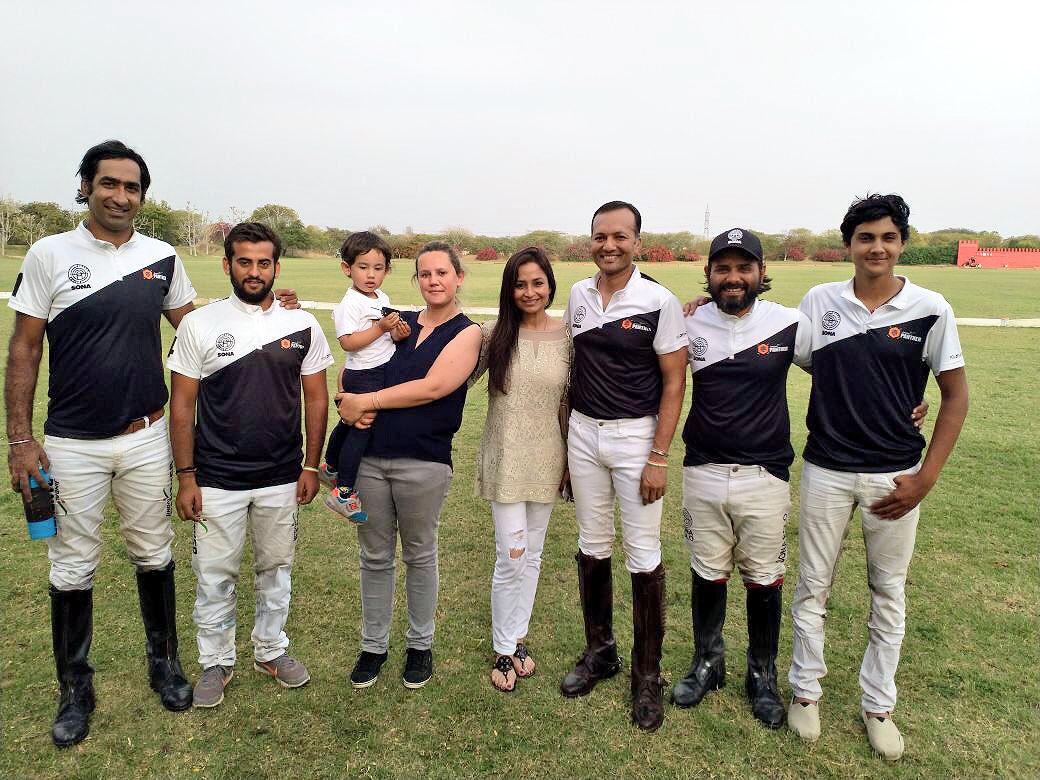 MPNaveenJindal's tweet photo. Posing after the game :) @shallujindal20 https://t.co/Fiohu3Mg1U