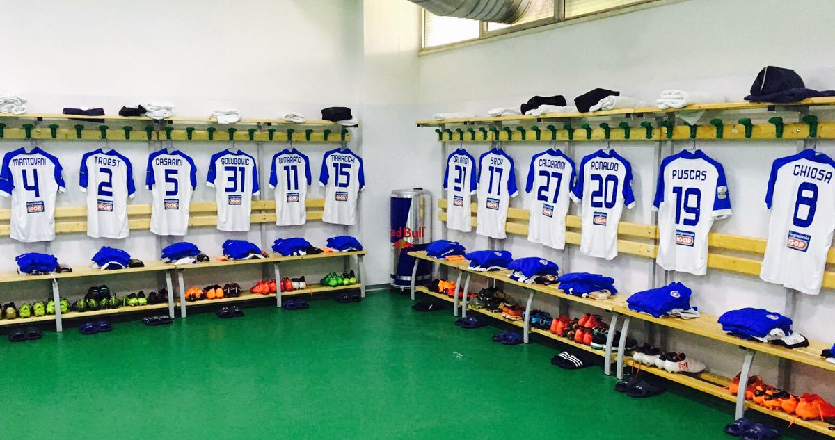 Novara__1908's tweet photo. 🏠 Verso #AveNov, lo spogliatoio degli Azzurri è pronto! ⚡️
#andumafiöi #forzanovara #together #lemozionepiubella @ildies10 https://t.co/h2pRLiGAjD