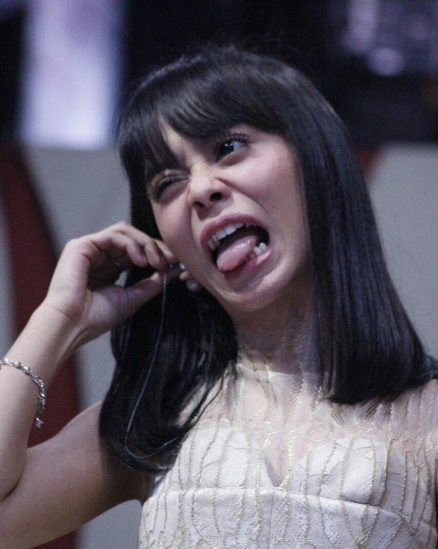 Dari pada keluar rumah nnti hujan mending pntengin indosiar &amp; maen kan hastag nya 😜😜😜 #LestiSahabatDutaLIDA