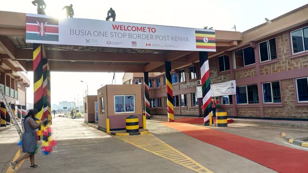 PamelaBeddings's tweet image. .@KagutaMuseveni African has been sleeping for a long time, what we have done today -( launching the #OneStopBorderPost) shows that Africa is getting out slumber, taking to steps towards intergration #TransformingEAC 
@hipipo
@StateHouseUg 
 #VukaBorderFaster