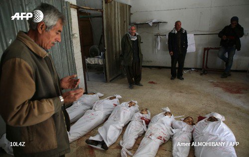 afpfr's tweet photo. 500 civils, dont 121 enfants, ont été tués en sept jours dans des raids du régime syrien sur la Ghouta orientale, fief rebelle situé aux portes de Damas, selon l'OSDH #AFP https://t.co/FzHV407ckQ