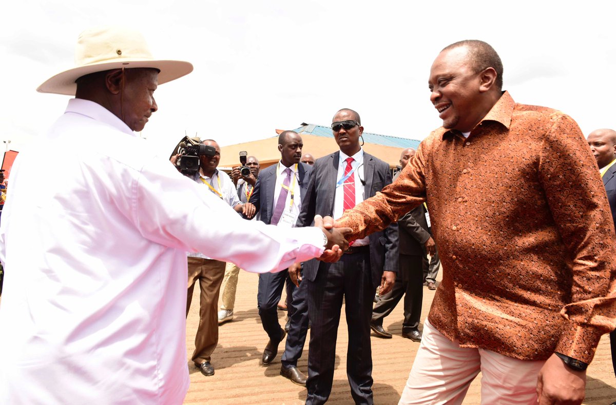 StateHouseUg's tweet image. .@KagutaMuseveni: True prosperity will happen when we open these geographical borders, and allow people to cross from on country to the other, without hindrances,  so that trade and security is easily facilitated #OneStopBorderPost #VukaBorderFaster