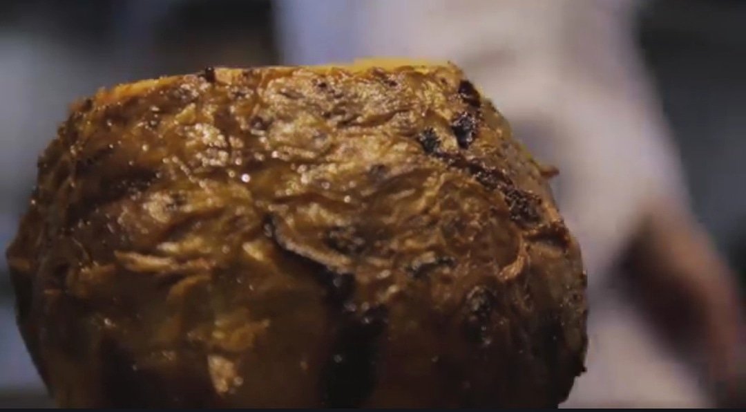 Esta semana nuestro chef <a href="/fdelcerro/">Fernando Del Cerro</a> nos presenta la receta "Apio-nabo asado con manzana verde e hinojo", plato de la carta menú degustación invierno 2017/2018. Receta disponible en nuestro canal de YouTube: youtube.com/watch?v=mpottl…