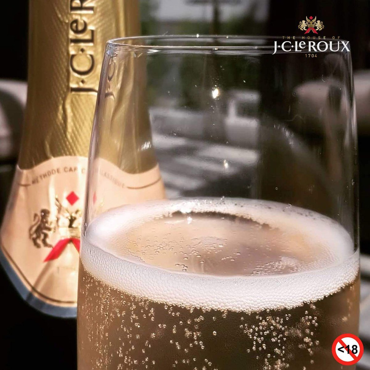 JCLeRouxNG's tweet photo. Bubbles like fireworks in a glass.
#JcLeRoux #SparklingWine #Bubbly #Exciting #PopToRelease #Fruity https://t.co/G0MyVmUzJJ