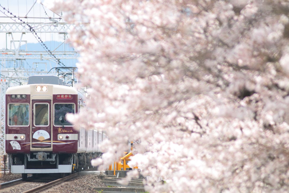 阪急電鉄 公式 Auf Twitter これを見た人は春夏秋冬の４枚を貼れ レールファン阪急の壁紙カレンダー 他より