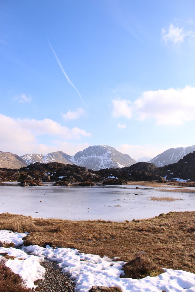 JaniceBryan100's tweet photo. A frozen #InnominateTarn on Thursday, near summit of #Haystacks @hollybryan1993 #NotJustLakes https://t.co/69pypIMNCc