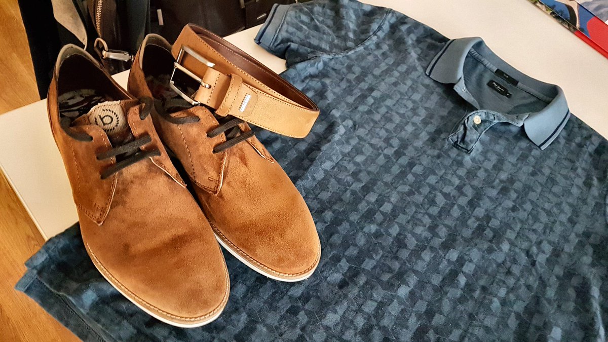 rayunch's tweet photo. スタイルを変えてみるのもいいです #bugatti #navyboot https://t.co/ZzBJ9ka3lY