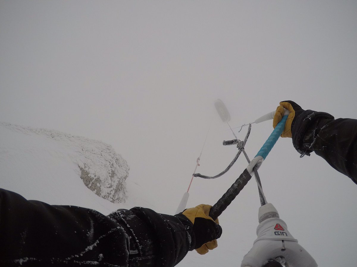 L'entraînement continue! ❄️#snowkiting #polarexpedition #greenlandcrossing