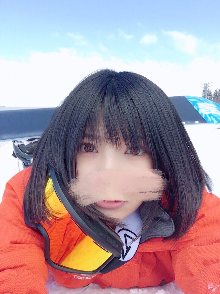 O Xrhsths るるぴ ぽんこちゅ Sto Twitter 知り合い達と日帰りスノボー行った まず立てなくて産まれたての小鹿みたいになってて リスト降りれなくて泣きかけて 終始転びまくって両膝青アザ また 行きたい です 小声