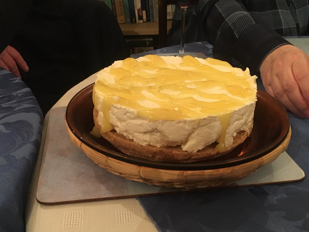 princesssandi07's tweet photo. Had great with friends in Lochgoilhead last night - one sharing her amazing journey to basecamp at Everest. She also happens to make amazing gin & tonic cheesecake, key lime pie & fruit pavlova #Fridaynightfriends ❤️ https://t.co/EMgChcHC2i