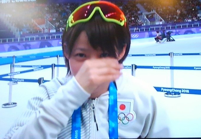 マススタート インタビュー前に前髪を直す高木菜那選手がかわいいと話題に 映ってるよw まとめダネ マススタート インタビュー前に前髪を直す高木菜那選手がかわいいと話題に 映ってるよw まとめダネ