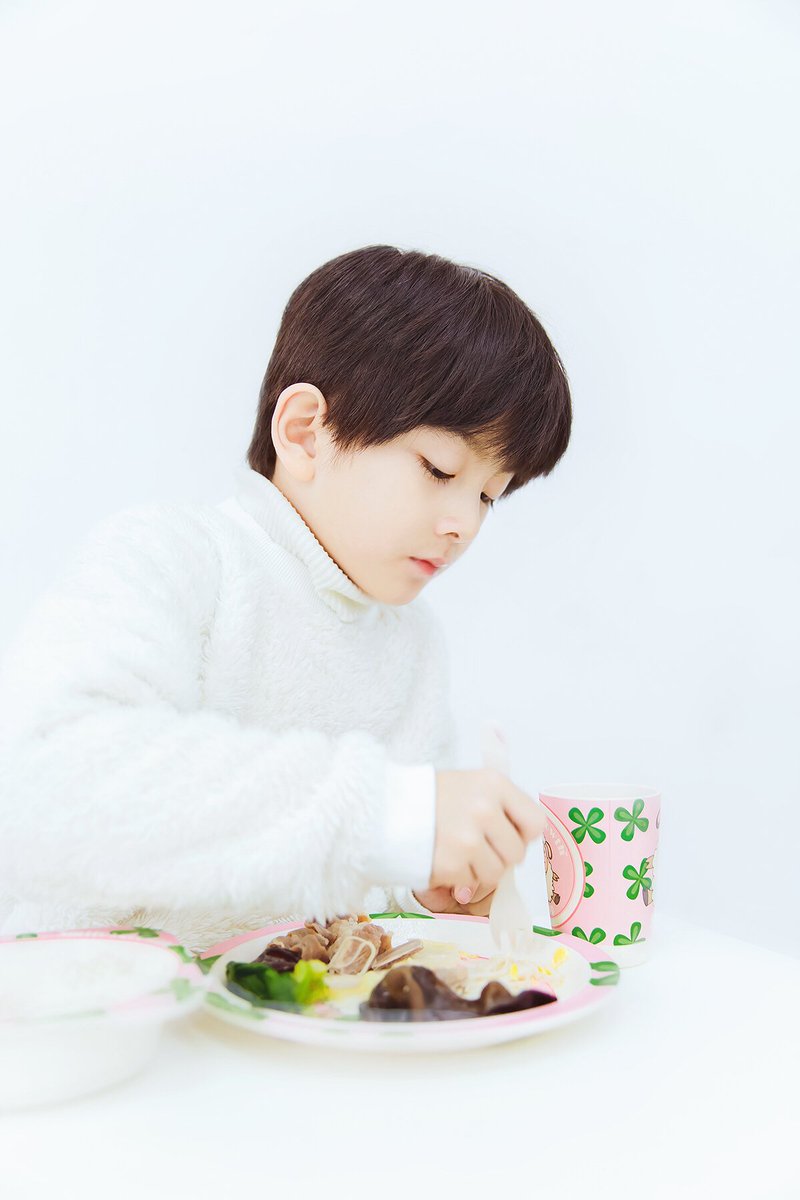 What shoud we eat?
Green food and mineral water
less oil and salt
keep enough exercise
and create a cheery style!