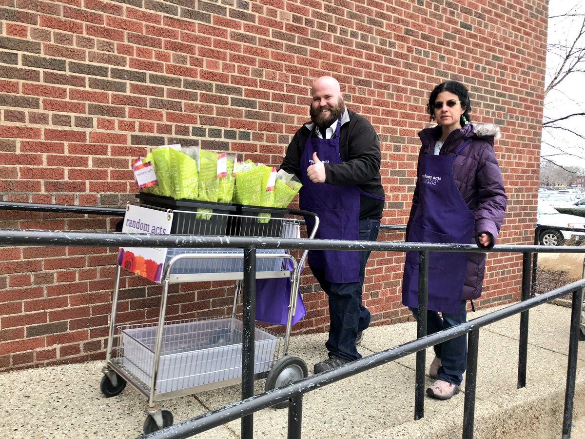 EvanstonWestEnd's tweet photo. Yesterday a team WestEnd companies along with @MayorHagerty went to @ETHSWildkits with flowers from @RndmActsOfFlwrs to thank the teachers and staff for all that they do for our kids in our community - please thank our teachers every chance you can #teacherschangelives https://t.co/227IzOFS89
