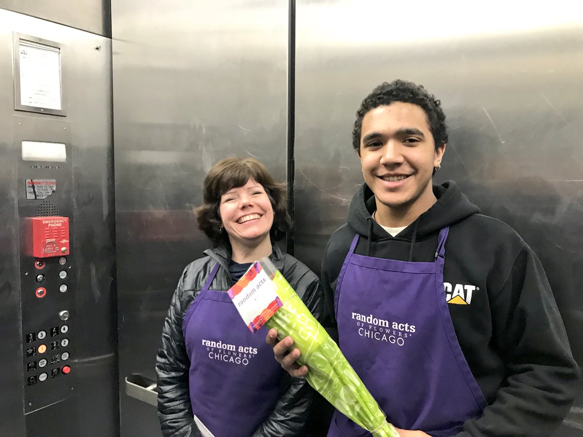 EvanstonWestEnd's tweet photo. Yesterday a team WestEnd companies along with @MayorHagerty went to @ETHSWildkits with flowers from @RndmActsOfFlwrs to thank the teachers and staff for all that they do for our kids in our community - please thank our teachers every chance you can #teacherschangelives https://t.co/227IzOFS89