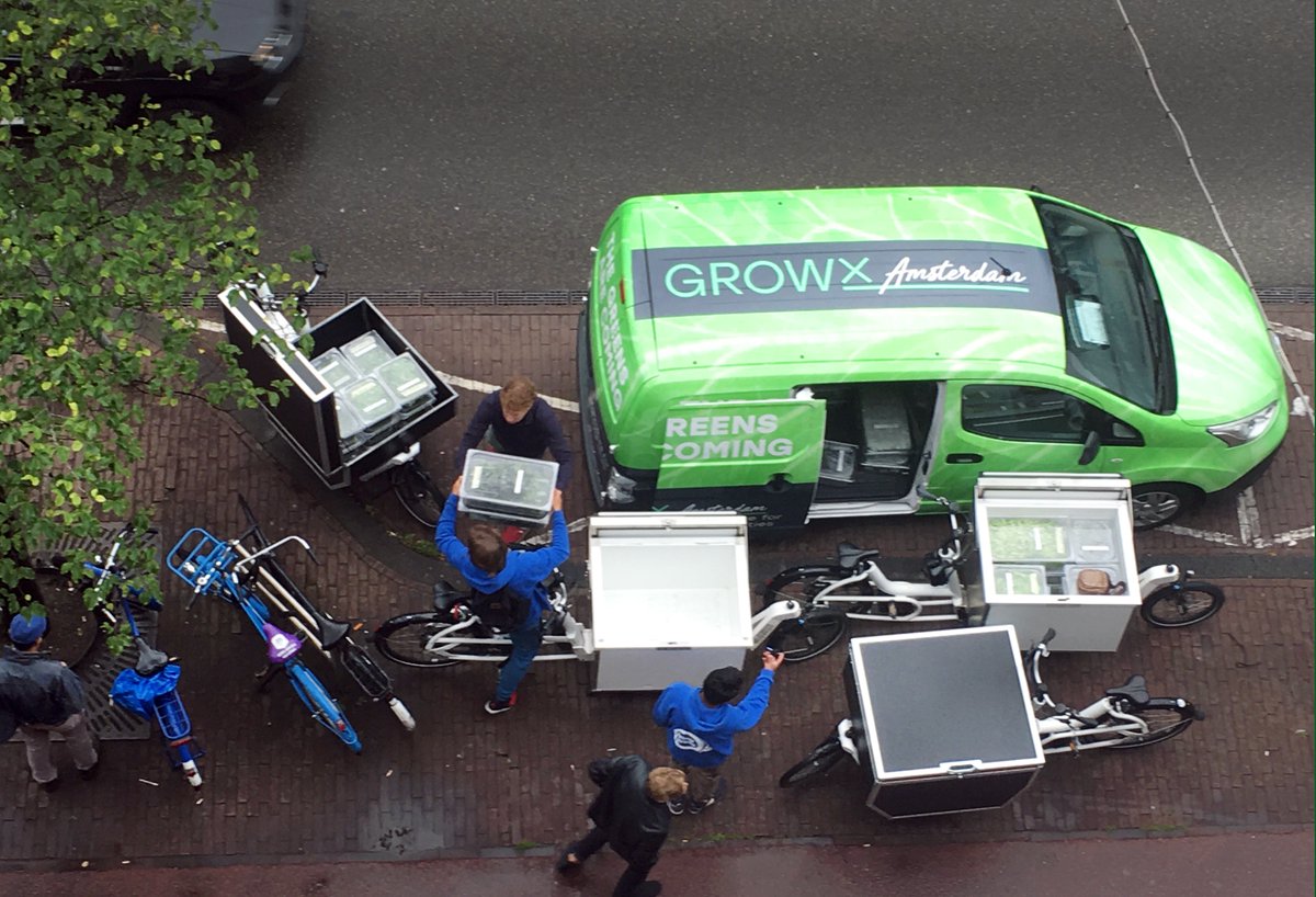 With 4 cargobikes delivering GROWx leafy greens to 10 restaurants in 30 minutes after harvesting in name of #superfresh. #GROWx #cargobike #ZeroEmissions  #SmartCity