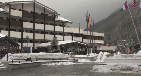 TgrRaiVdA's tweet photo. 30 milioni di investimento per il #Planibel a #LaThuile. Accordo siglato fra l'Empam, proprietaria dei muri, il fondo Antirion e la TH Resorts. Prevede il rinnovo di tutte le stanze, dell'area benessere e la costruzione del più grande centro congressuale delle Alpi. #tgrvda https://t.co/4gFNCg4FuB