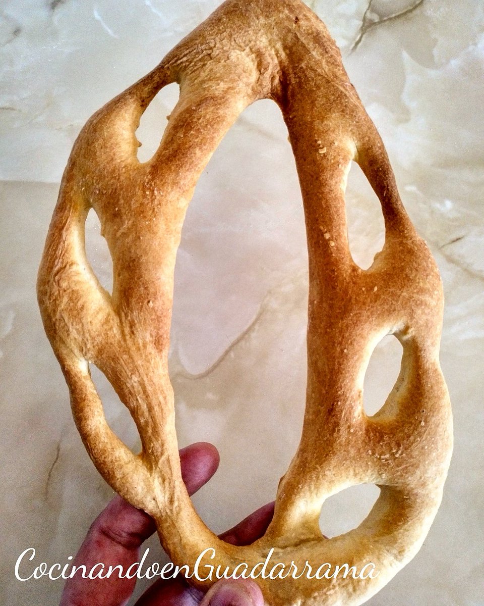 Coci_en_Guada's tweet photo. #fougasse ...!! Dando forma al #pan #casero !!!!🥖🥖
Había que aprovechar que el #horno estaba encendido para hacer la comida de hoy..!!😉
#bread #breadlovers
#makingbread #bake #pandeverdad #pancasero #panencasa #pandulce #hechoencasa #homebread #igbread #cocinandoenguadarrama https://t.co/hUo3f2f0W8